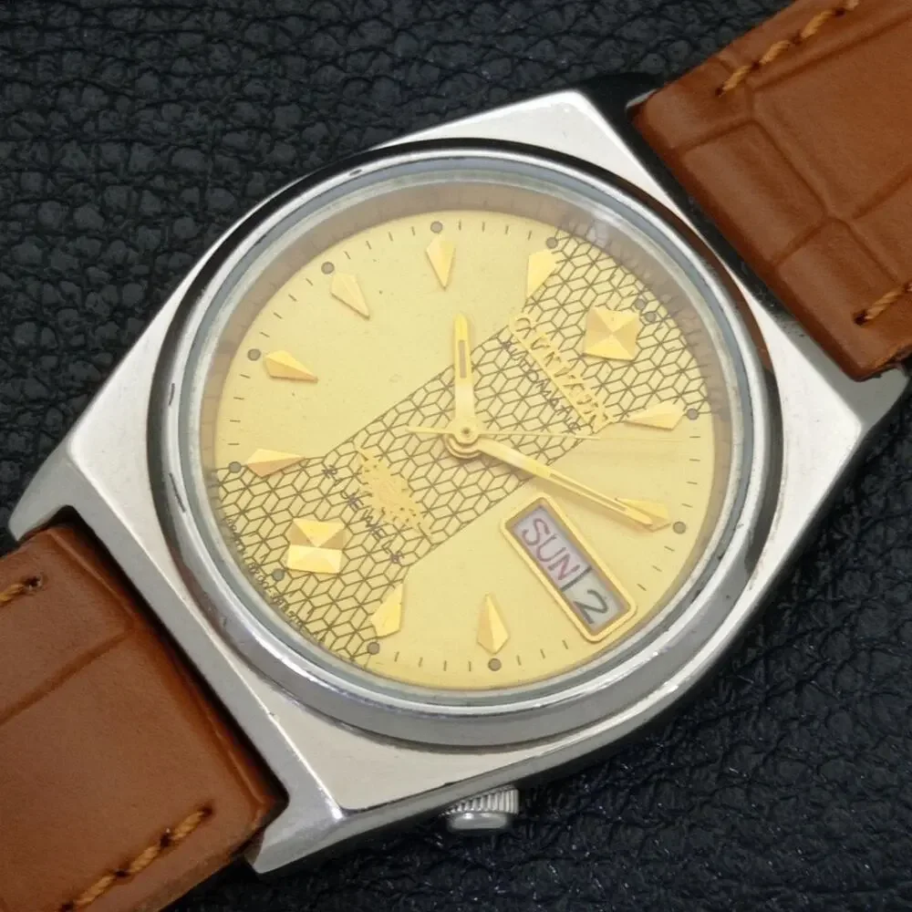 Vintage 1985 Citizen Automatic Mens Silver Watch W/daydate & Gold accents